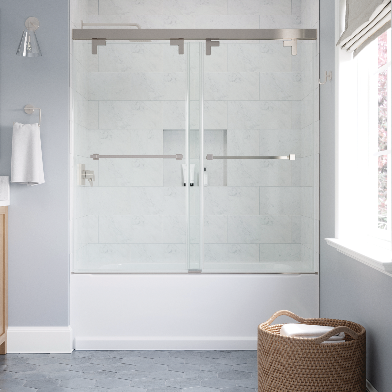 60" Bathtub / Clear / Brushed Nickel (Shower Door)